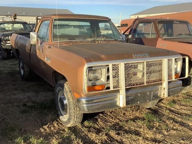 Image of Dodge D250 equipment image 1