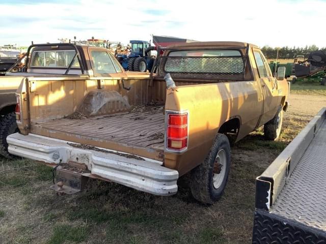 Image of Dodge D250 equipment image 2