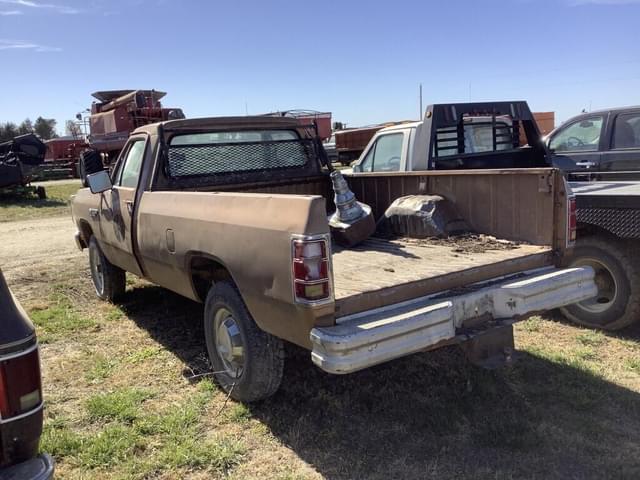 Image of Dodge D250 equipment image 3