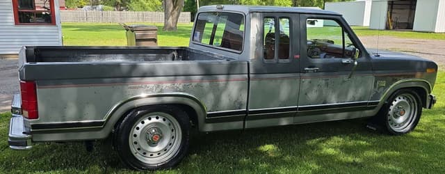 Image of Ford F-150 equipment image 1