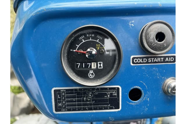 Image of Ford 1210 equipment image 3