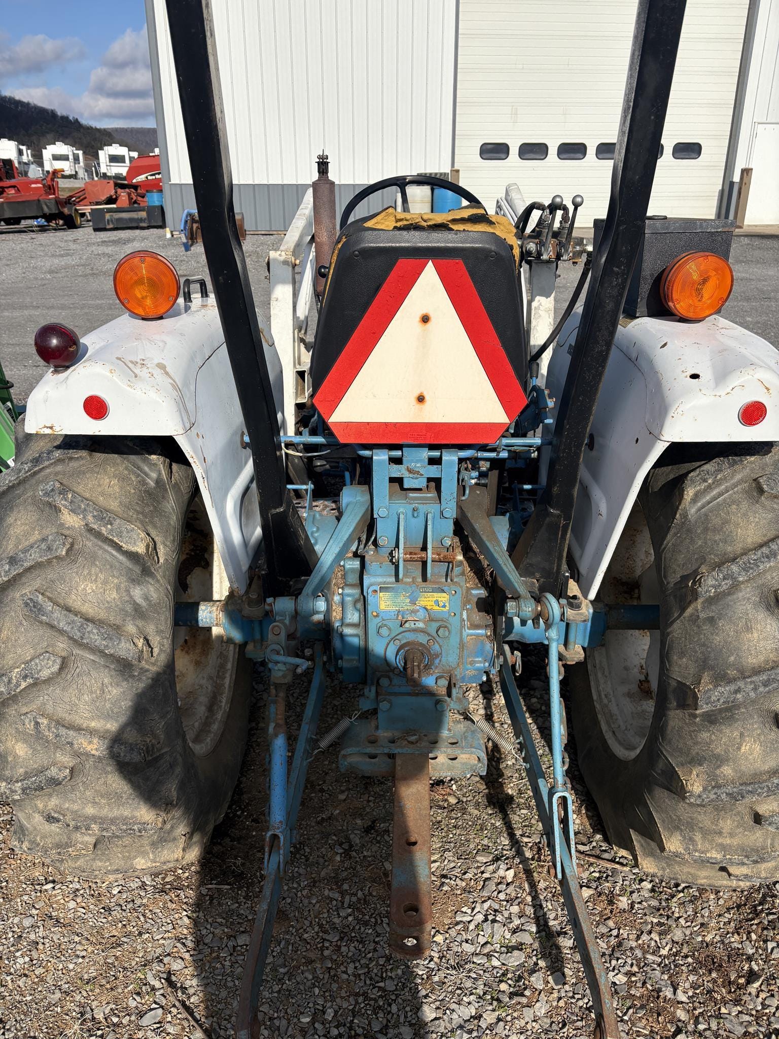 1986 Ford 1910 Equipment Image0