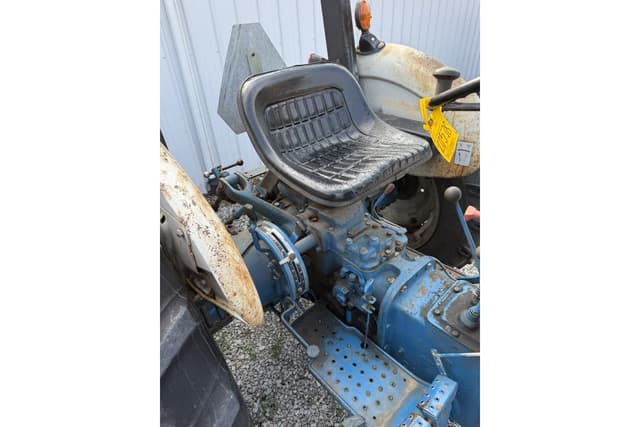 Image of Ford 2910 equipment image 4