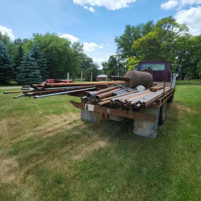Image of Ford F-700 equipment image 3