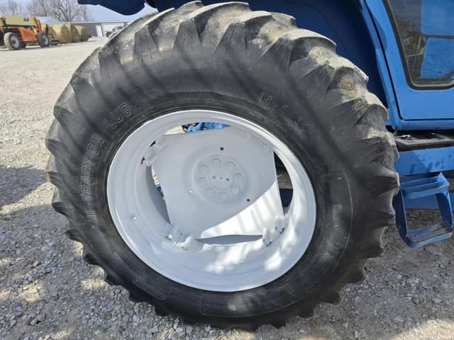 Image of Ford 7710 equipment image 4