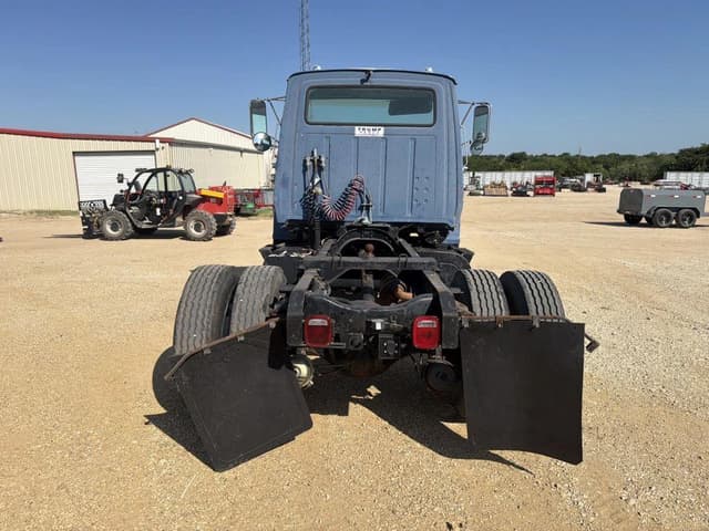 Image of Ford 8000 equipment image 3