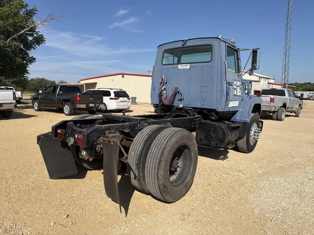 Image of Ford 8000 equipment image 4