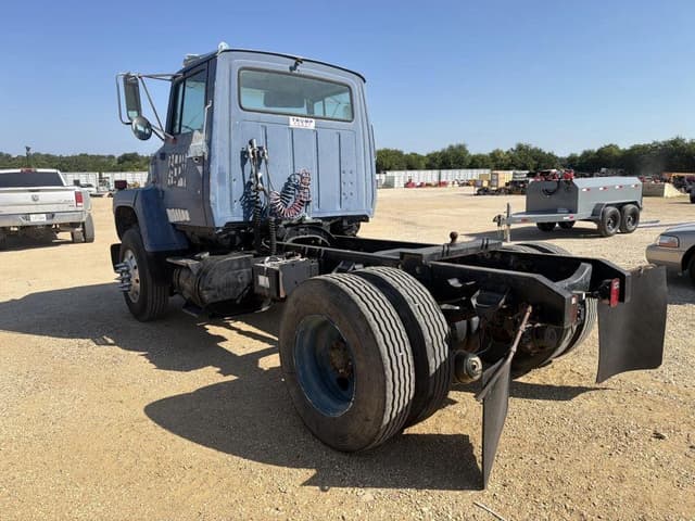 Image of Ford 8000 equipment image 2