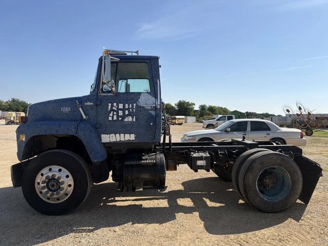 Image of Ford 8000 equipment image 1