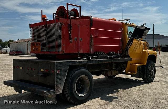 Image of Ford 8000 equipment image 4