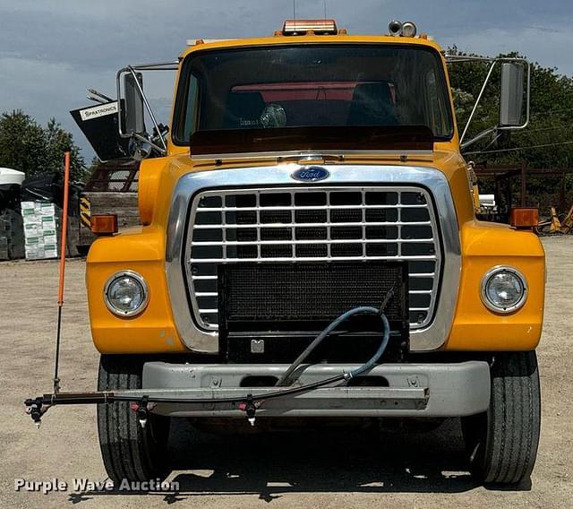 Image of Ford 8000 equipment image 1