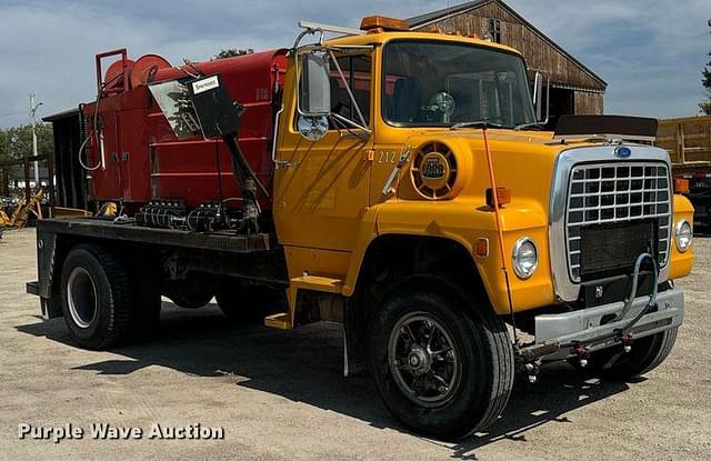 Image of Ford 8000 equipment image 2