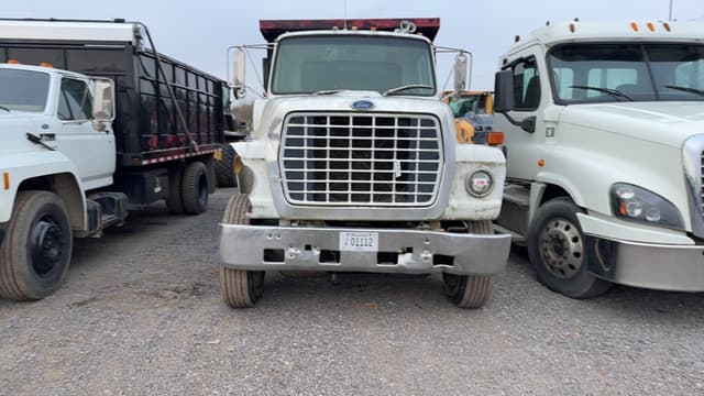 Image of Ford F-8000 equipment image 1