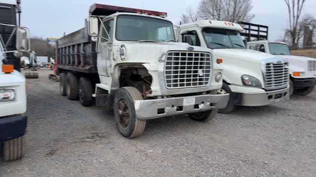 Image of Ford F-8000 equipment image 2