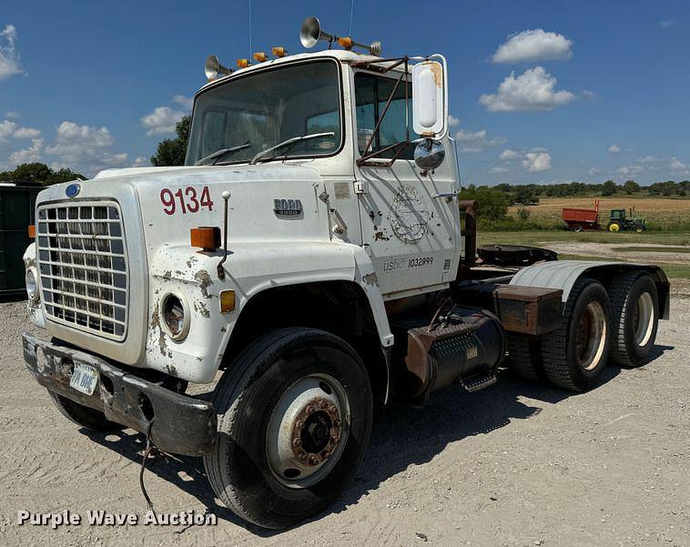 Image of Ford F-9000 Primary image