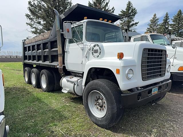 Image of Ford F-9000 equipment image 2