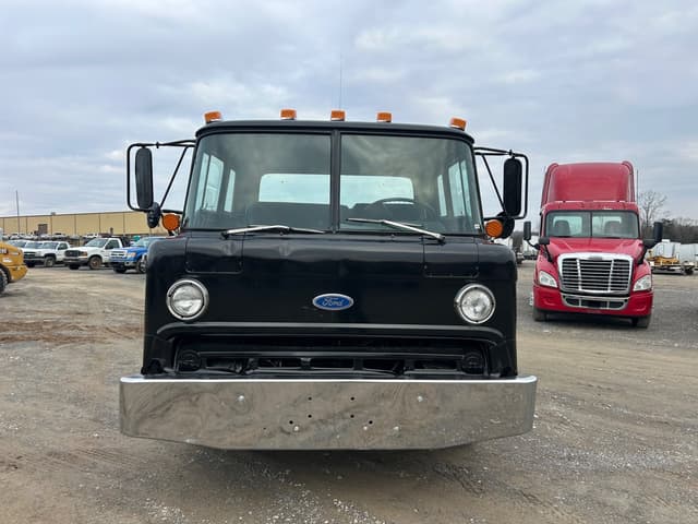 Image of Ford C800 equipment image 2