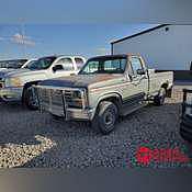 1986 Ford F-150 Equipment Image0
