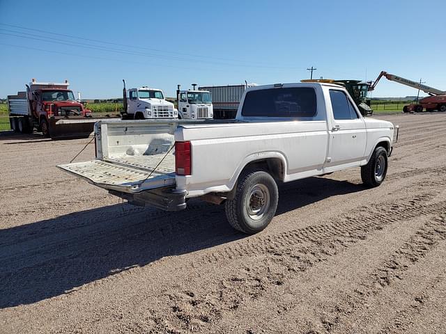 Image of Ford F-250 equipment image 2