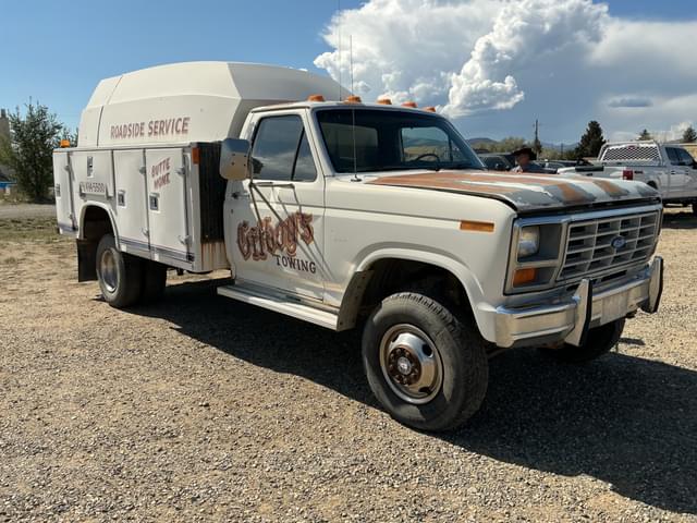Image of Ford F-350 equipment image 2