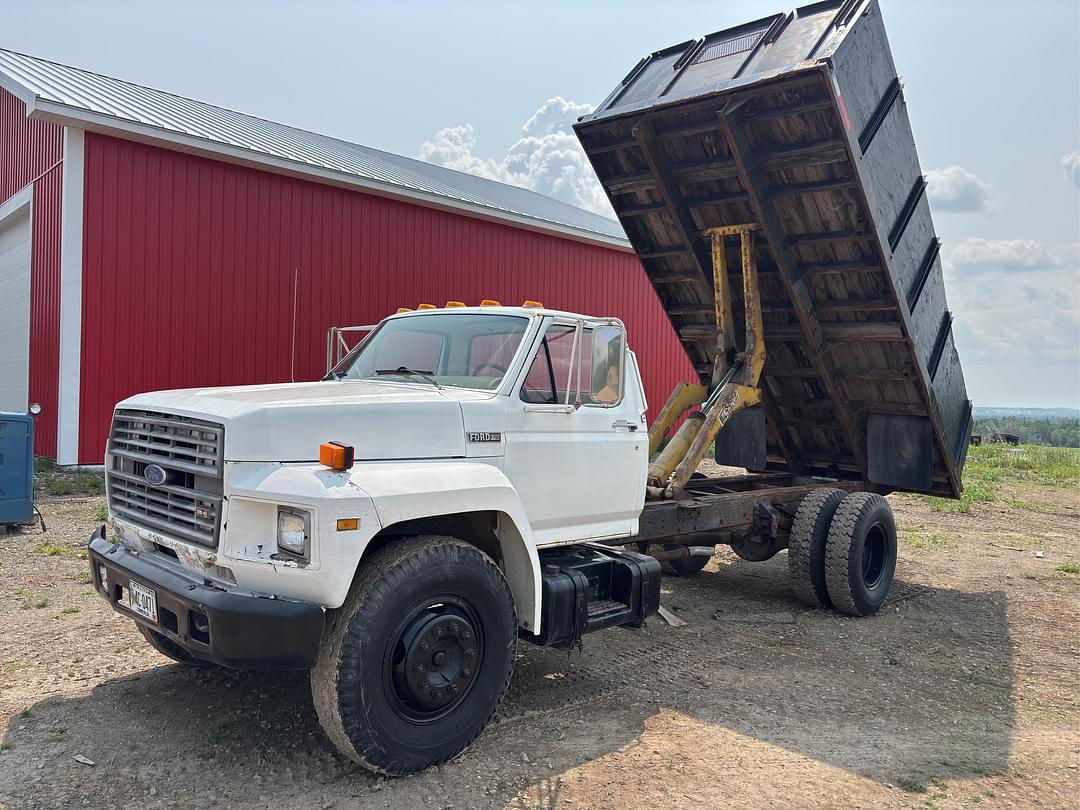 Image of Ford F-700 Primary image
