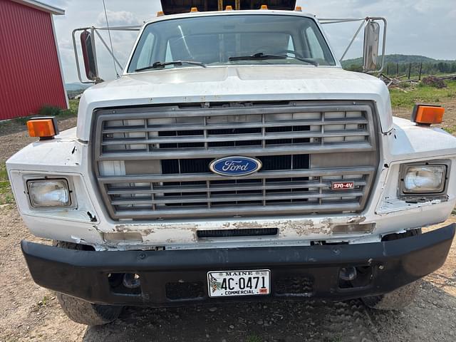 Image of Ford F-700 equipment image 3