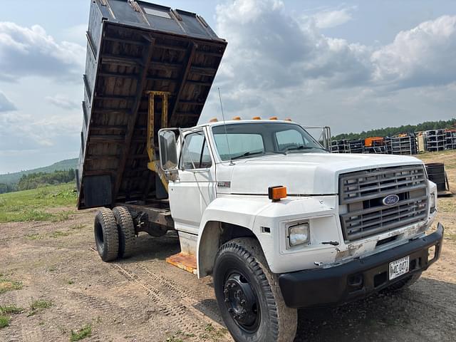 Image of Ford F-700 equipment image 1