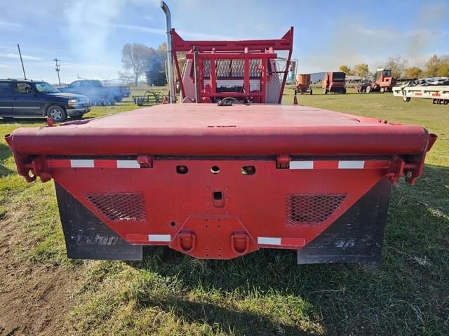 Image of Ford F-700 equipment image 4