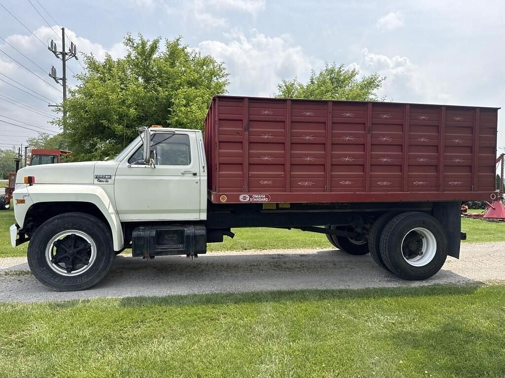 Image of Ford F-700 Primary image