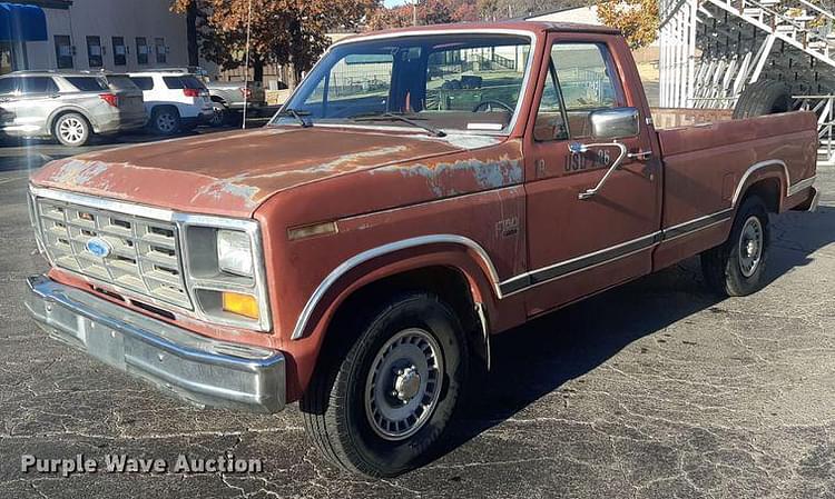 1986 Ford F-150 Equipment Image0