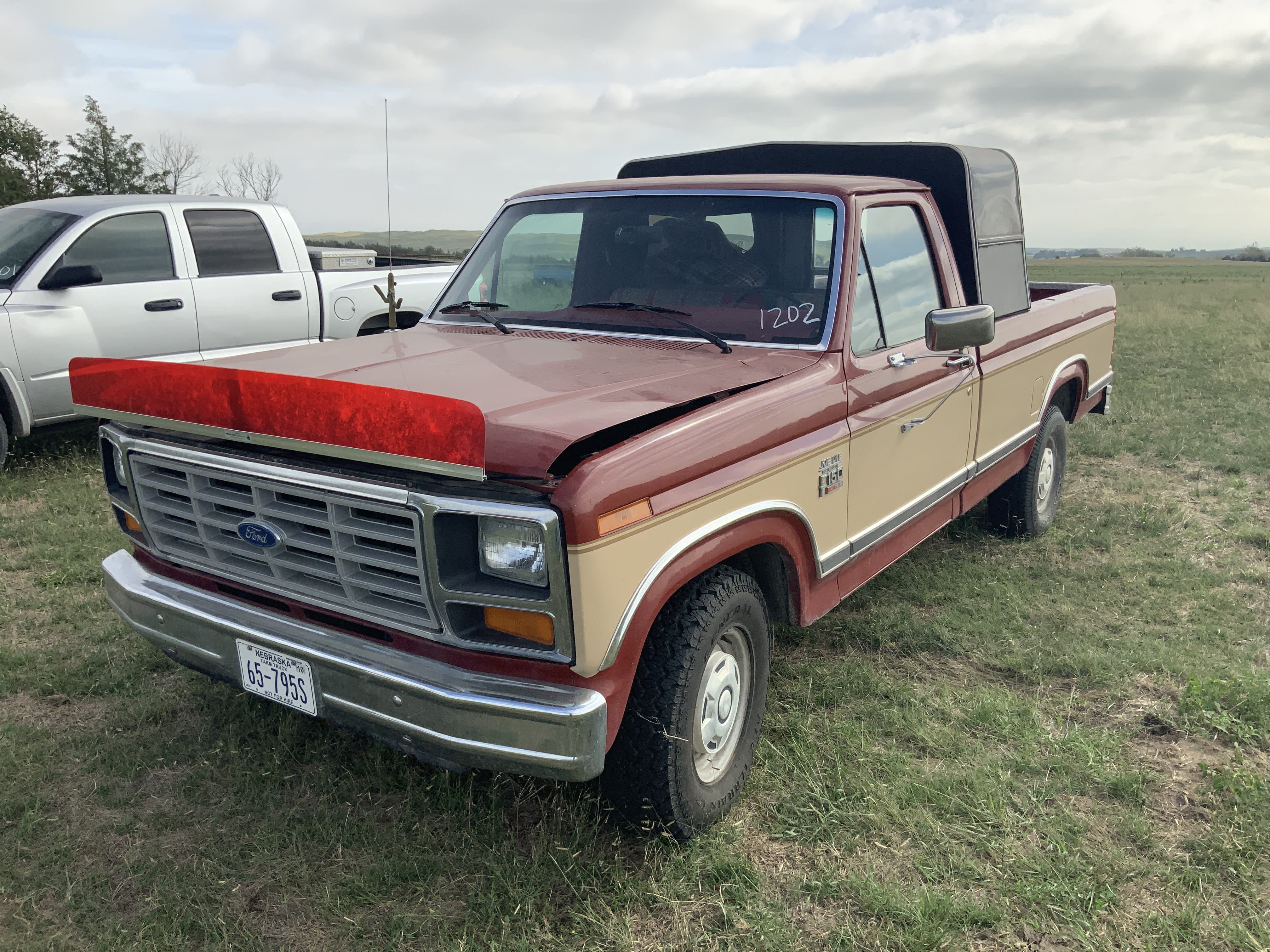 1986 Ford F-150 Equipment Image0