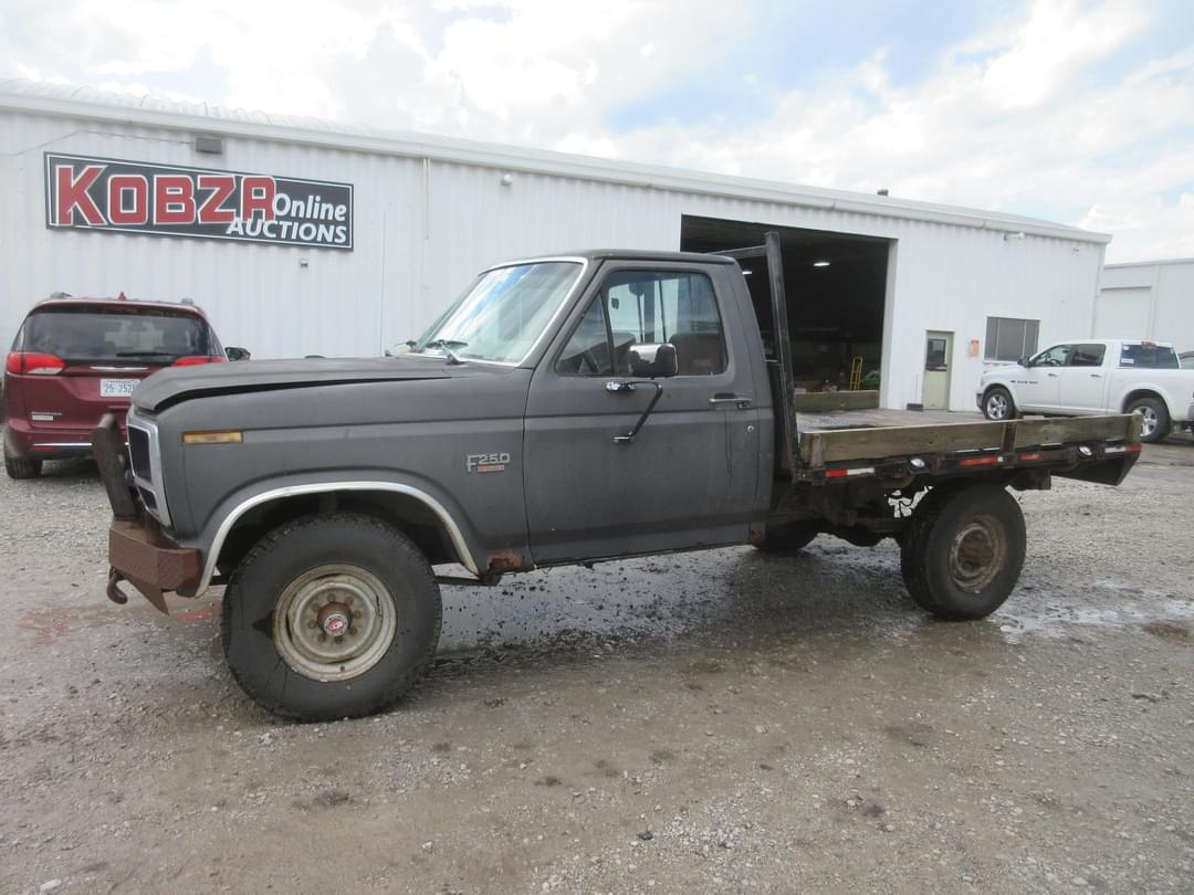 Image of Ford F-250 Primary image