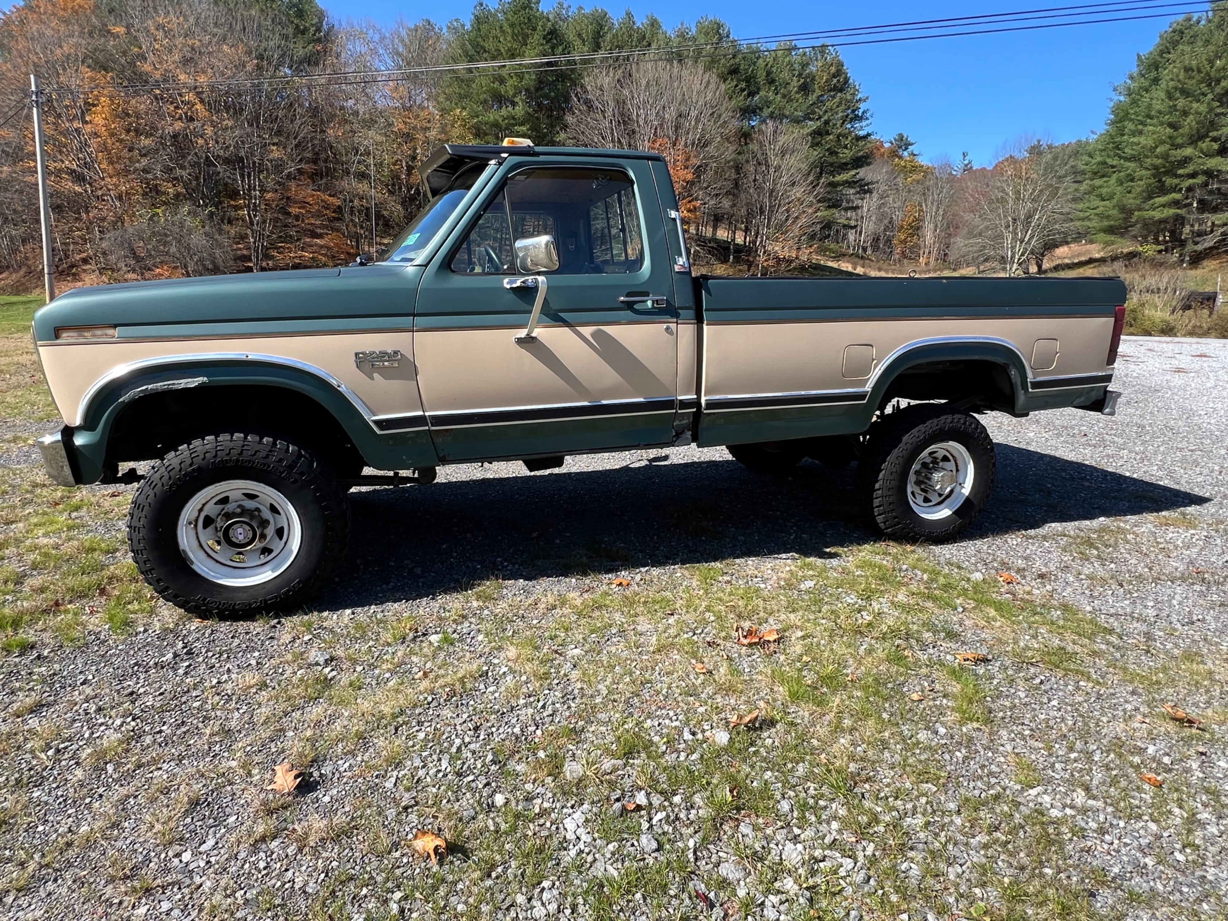 1986 Ford F-250 Equipment Image0