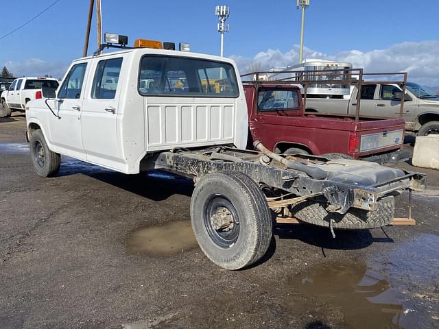 Image of Ford F-350 equipment image 2