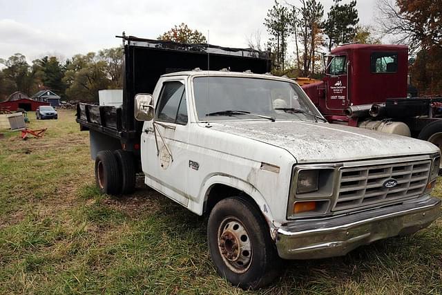 Image of Ford F-350 equipment image 3