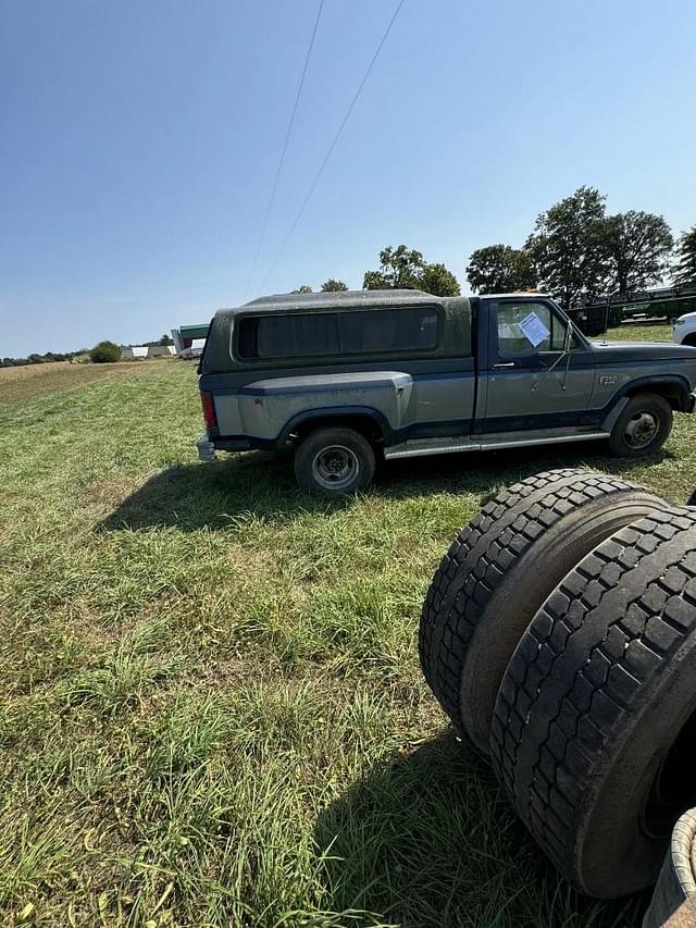 Image of Ford F-350 equipment image 4