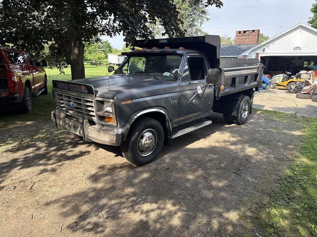 Image of Ford F-350 Primary image