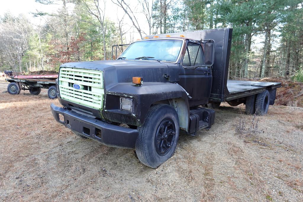 Image of Ford F-700 Primary image