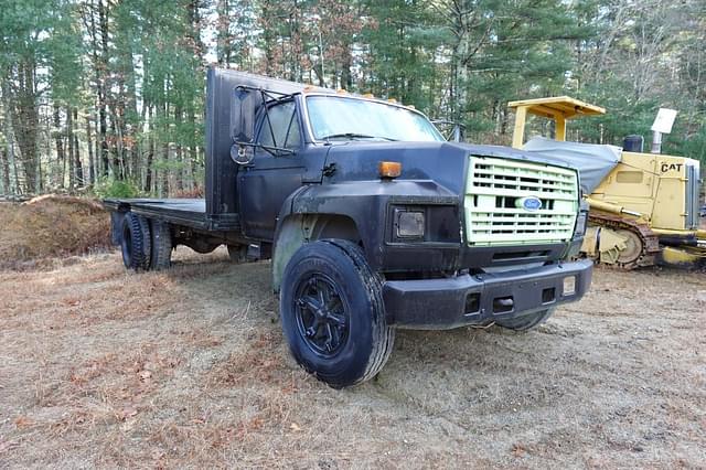 Image of Ford F-700 equipment image 2