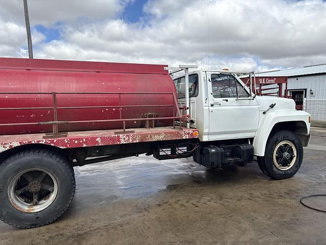 Image of Ford F7000 equipment image 2