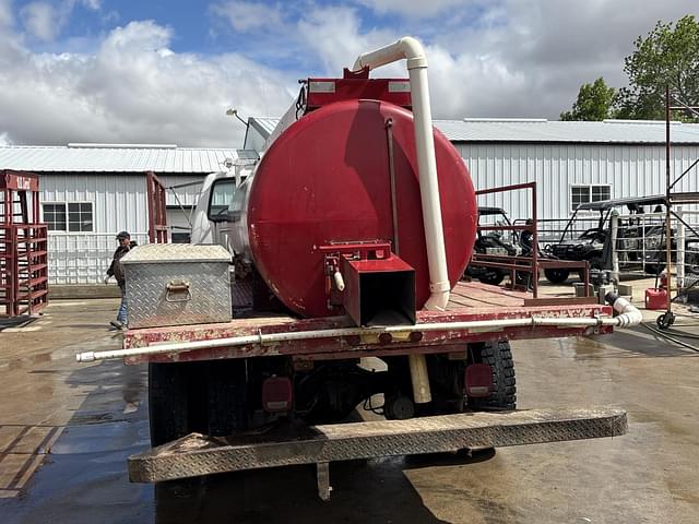 Image of Ford F7000 equipment image 3