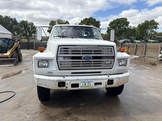 Image of Ford F7000 equipment image 1