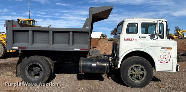 Image of Ford F-800 equipment image 4