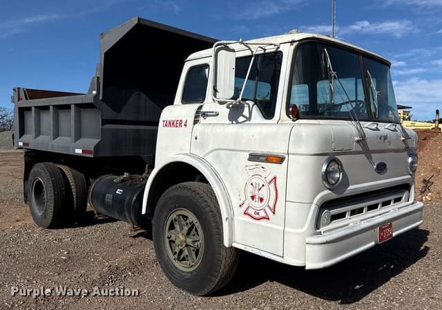 Image of Ford F-800 equipment image 3