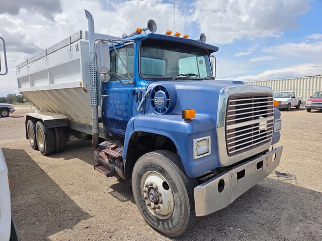 Image of Ford L8000 equipment image 1