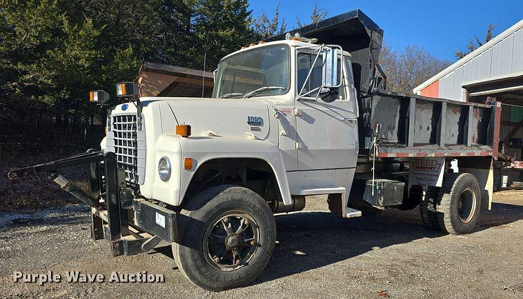 Image of Ford L8000 Primary image