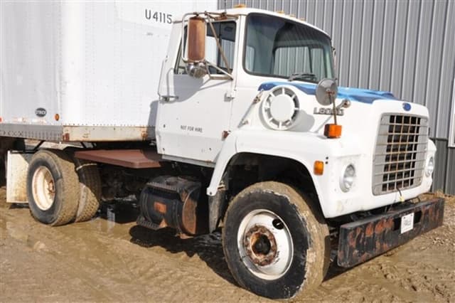 Image of Ford F-8000 equipment image 1