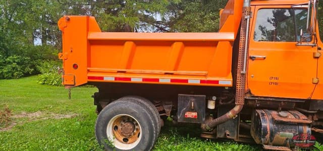 Image of Ford L8000 equipment image 4