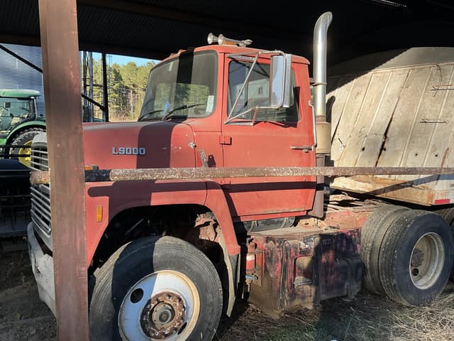 Image of Ford L9000 equipment image 2