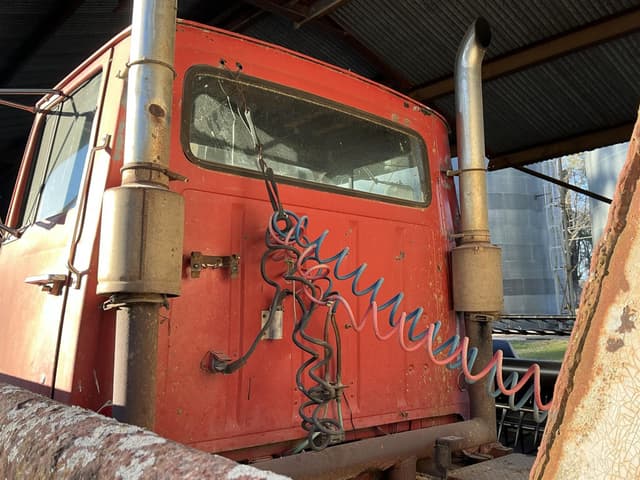 Image of Ford L9000 equipment image 3